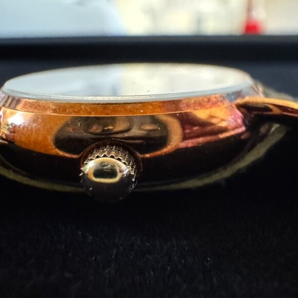 Le Montre Quartz Watch with Green Band-vintage - Picture 4 of 12